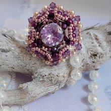 Chinese Purple Stone Ring bestickt mit Swarovski-Kristallen und Rocailles